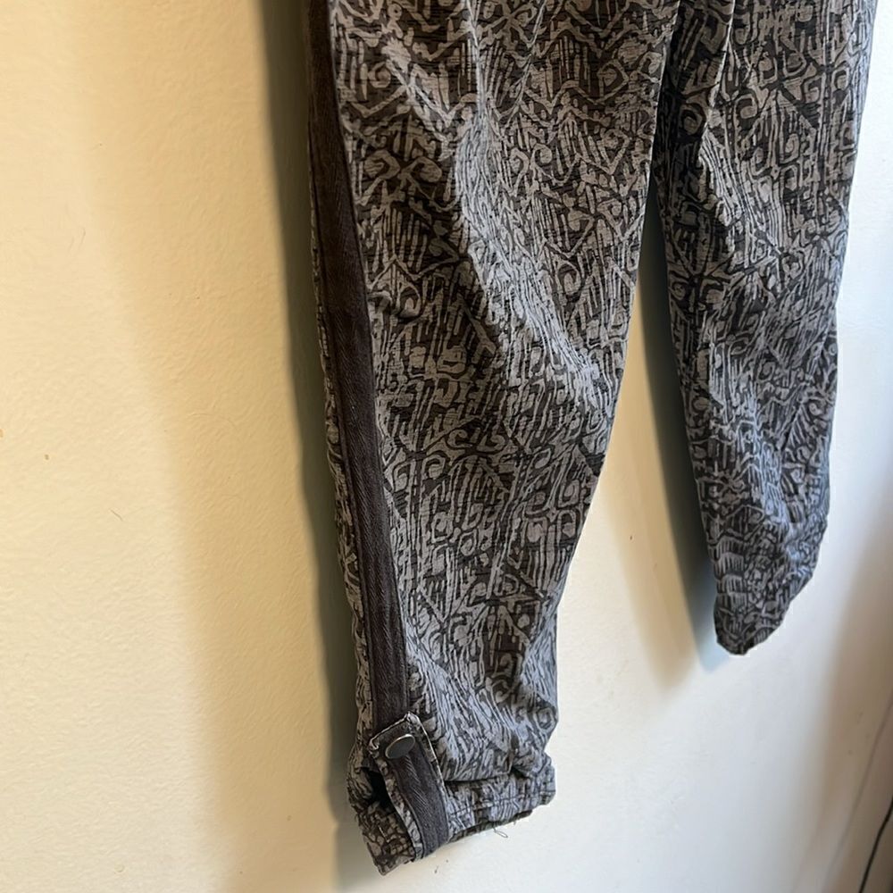 EXCELLENT CONDITION WOMEN’S DEMOCRACY RE-FLEX UTILITY AZTEC CARGO CROPPED PANTS - Picture 5 of 10